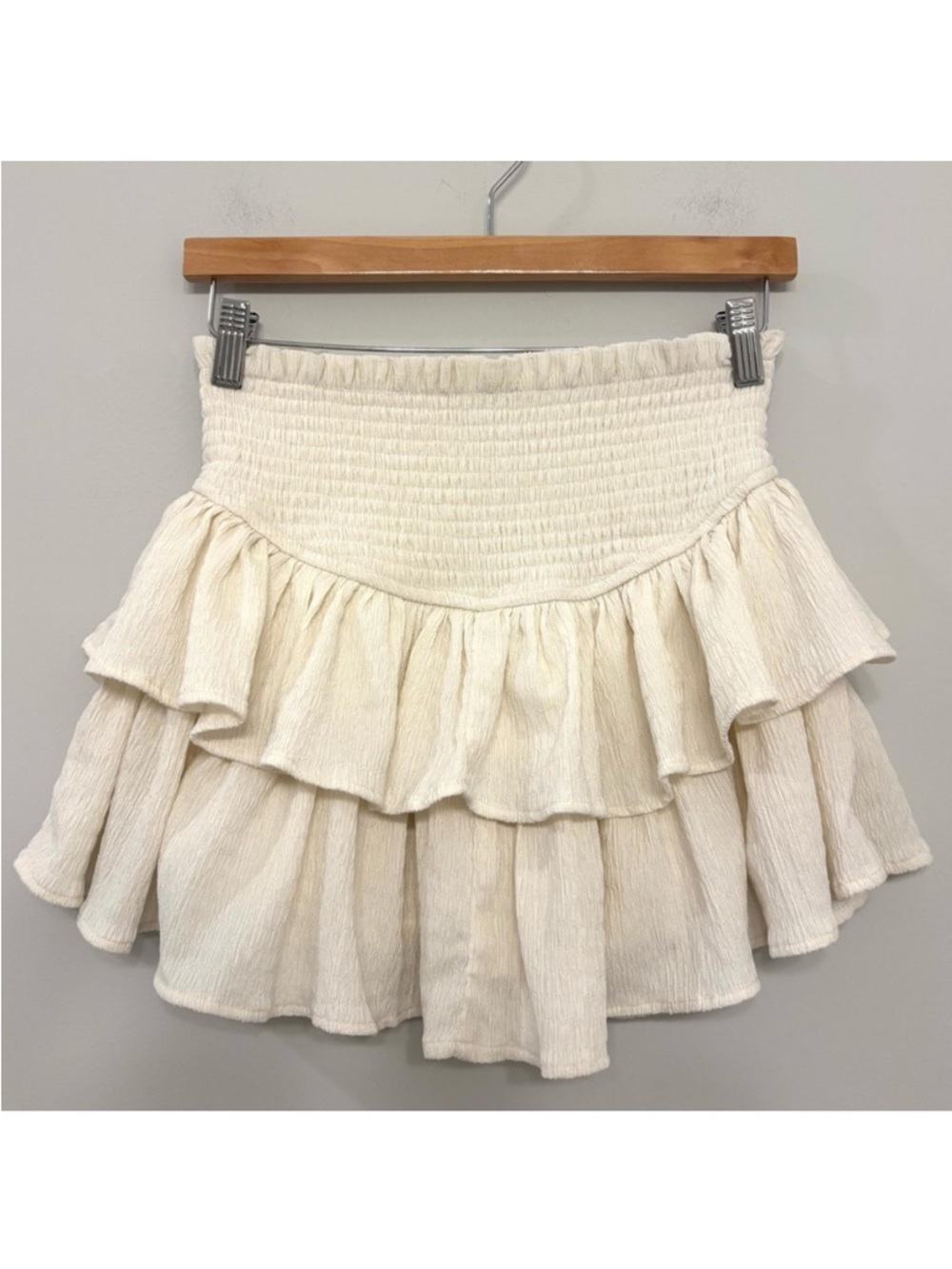 Miou Muse Ruffled Smocked Tiered Mini Skirt Built in Shorts Cream Size M‎ NWOT